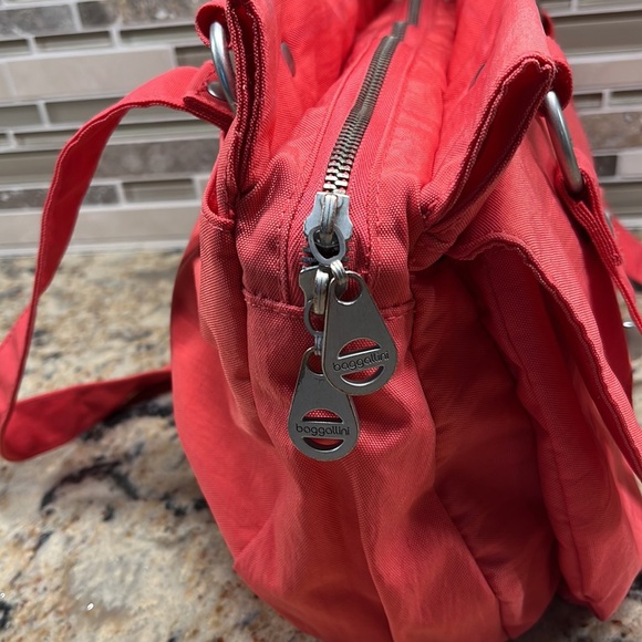 Baggallini Coral Colored Purse - Picture 4 of 14
